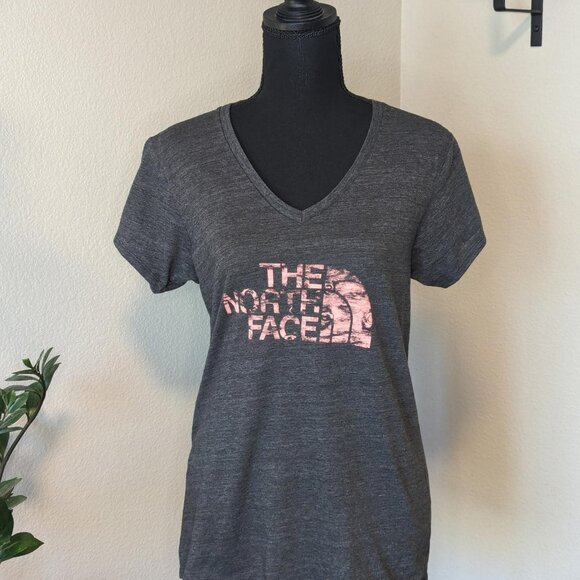 The North‎ Face V Neck Logo Slim Fit Tee Shirt - Picture 1 of 6